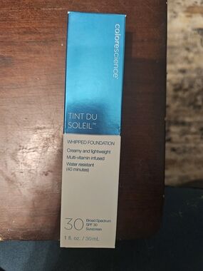 Tint Du Soleil Whipped Foundation SPF 30 by Colorescience — Blue & White